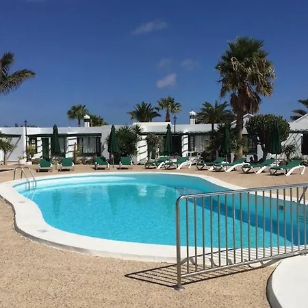 Bandama 15! 2 Bedroom Newly Renovated Bungalow, Los Pocillos, Puerto Del Carmen. Будинок відпочинку